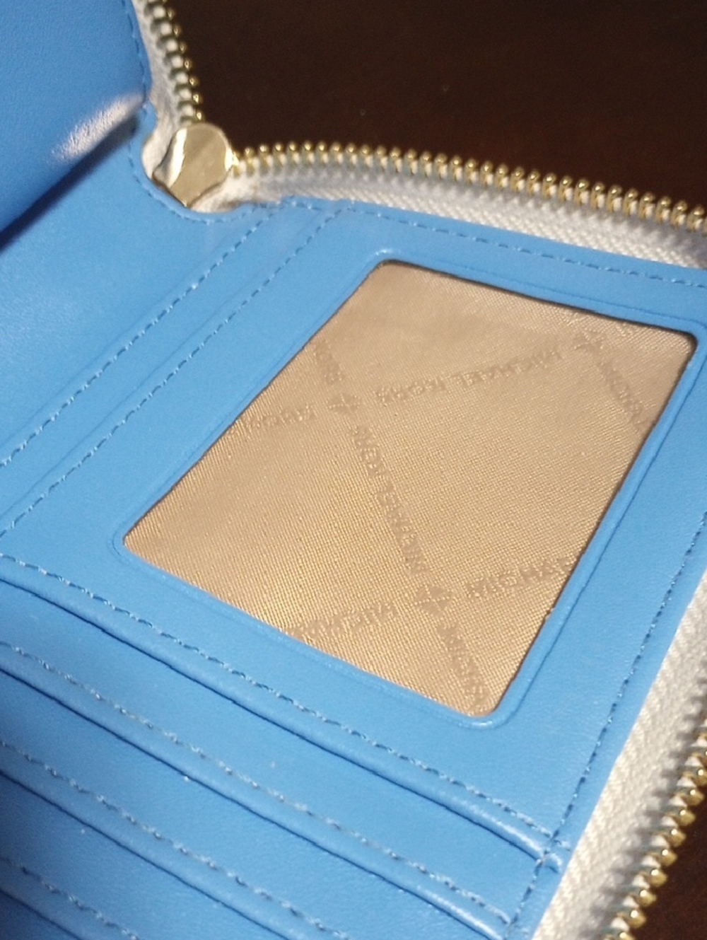 Michael Kors Wristlet Vanilla/Blue - Picture 13 of 17